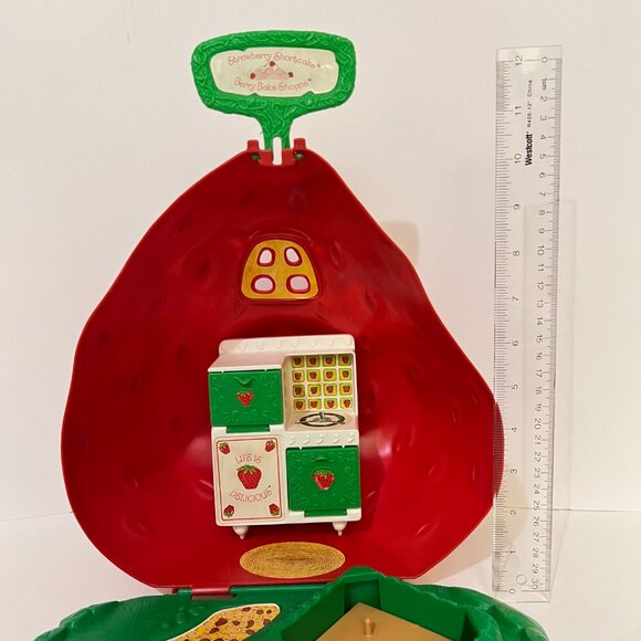 Vintage Strawberry Shortcake Berry Bake Shoppe Playset Toy 1980 - Picture 6 of 12